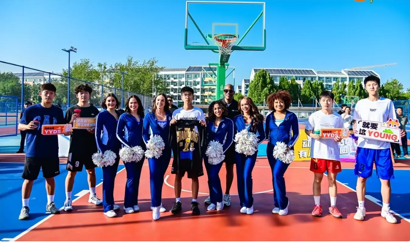 抵达济南, 教练