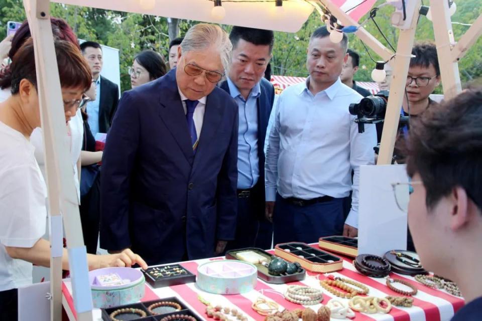 印尼棋王余, qwsvQ, 东先生手中 印尼棋王余, qwsvQ, 东先生手中