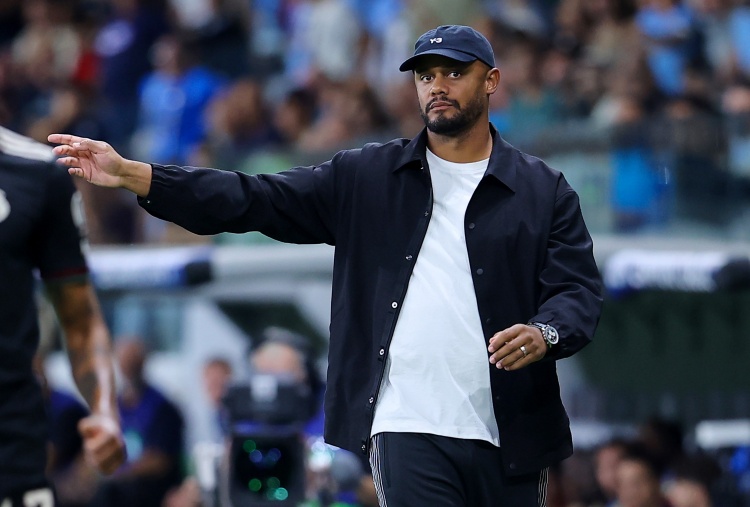 育的采访, 球法兰克福 育的采访, 球法兰克福